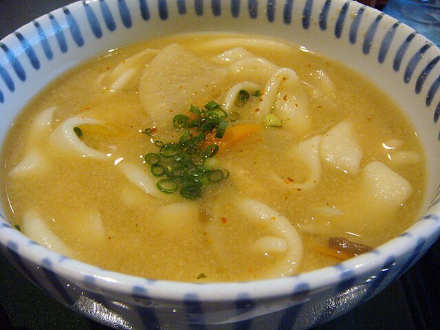 だんご汁 (translated "だんご汁" to Indonesian): "Sajian Bulatan Berbumbu dalam Pelukan Kaldu"
