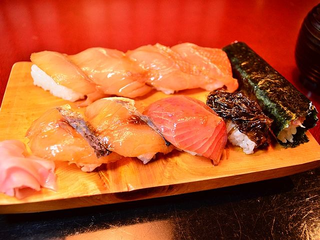 島寿司 (translated "島寿司" to Indonesian): "Sushi Pulau, Simfoni Rasa Laut"