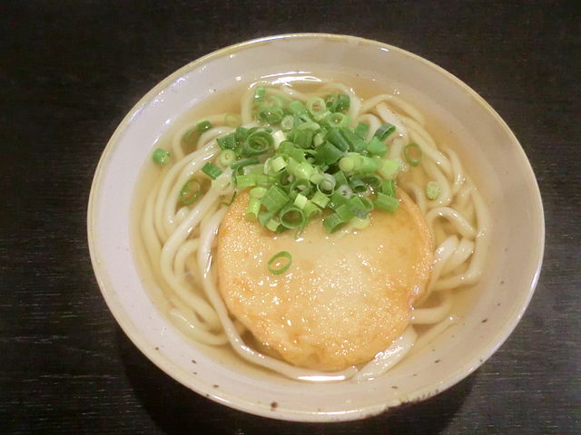 博多うどん (translated "博多うどん" to Indonesian): "Rasa Hangat dari Hokkaido"