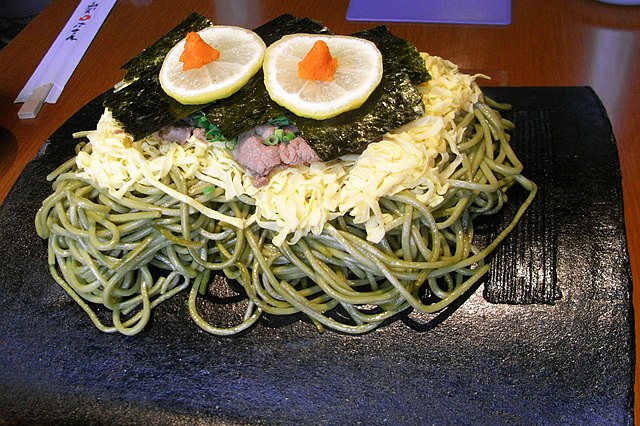 瓦そば(translated "瓦そば" to Indonesian): "Noodle di Atas Atap, Simfoni Rasa"