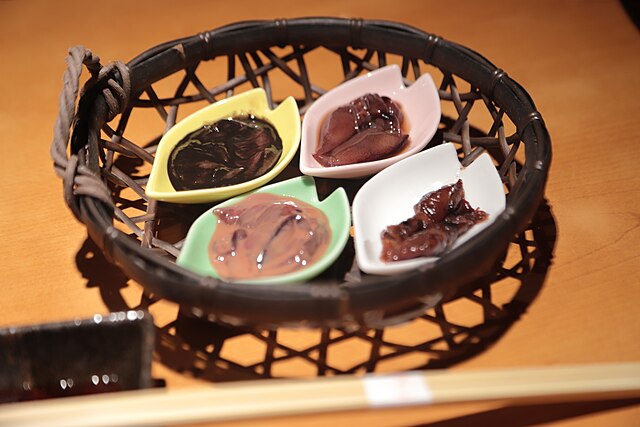 黒作り (translated "黒作り" to Indonesian): "Keajaiban Hitam dari Dapur Jepang"