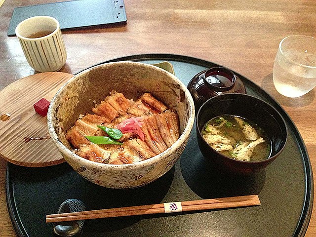 あなご飯 (translated "あなご飯" to Indonesian): "Nasi Samudera Dalam Pelukan"