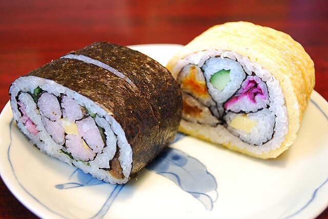 太巻き祭り寿司 (translated "太巻き祭り寿司" to Indonesian): "Sushi Perayaan Gulungan Penuh Warna"