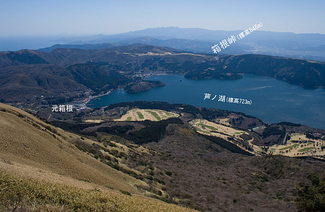 箱根 (Hakone): "Keindahan Alam dalam Pelukan Kabut"