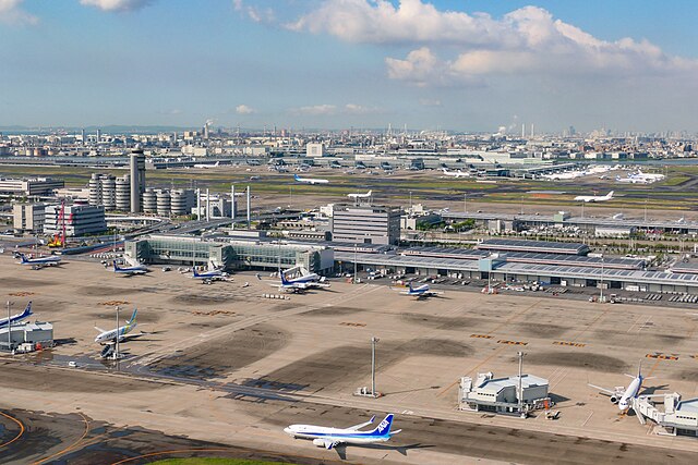 東京国際空港(Bandara Internasional Tokyo): "Langit yang Menyambut, Jejak Impian"