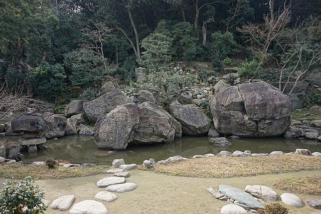 旧益習館庭園 (Taman Kuno yang Menyimpan Kenangan): "Harmoni Alam dalam Keheningan Sejarah"
