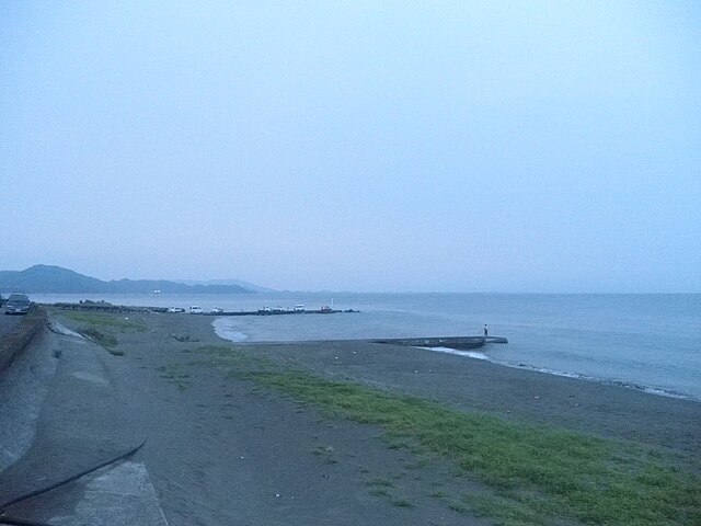 大手海岸 (小松島市)(Pantai Agung yang Berbisik): Suara Ombak dalam Senja