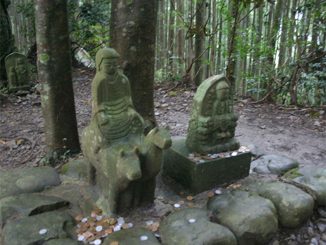 熊野古道(Jalan Kuno Kumano): Jejak Spiritual di Hutan Mistis