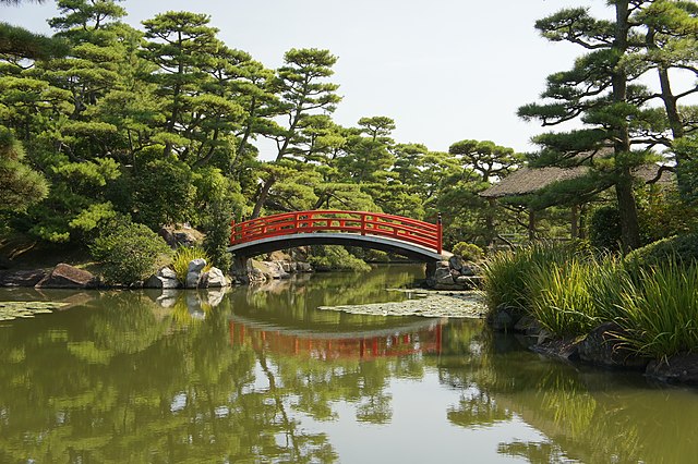 中津万象園 (Taman Keajaiban Nakatsu): "Harmoni Alam dalam Simfoni Warna"