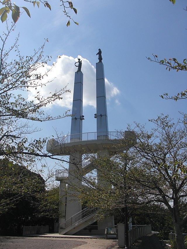 きみさらずタワー( Menara Kimi Sarazu): "Menara Cinta di Ujung Langit"