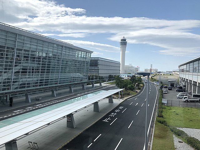 中部国際空港 (Bandara Internasional Chubu): "Gerbang Awan dan Harapan"