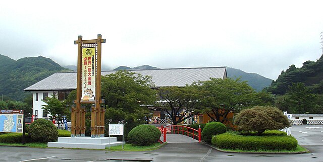 土肥金山(Gunung Emas Tanah Subur): "Cahaya Emas di Pelukan Tanah"