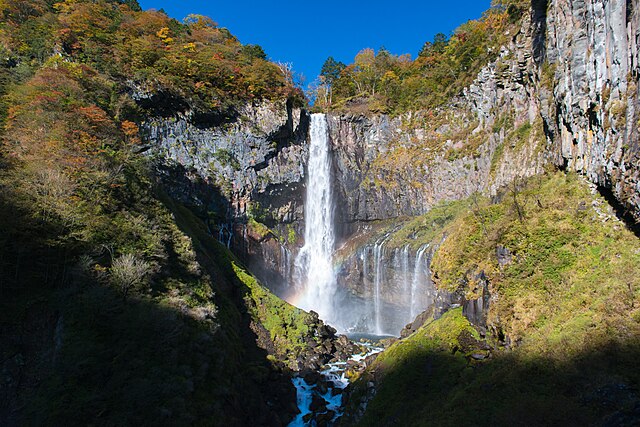 華厳滝( Air Terjun Keindahan Abadi): "Simfoni Air dan Cahaya"