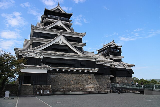 熊本城(Kastil Kumamoto): "Menara Abadi di Tengah Kabut Sejarah"