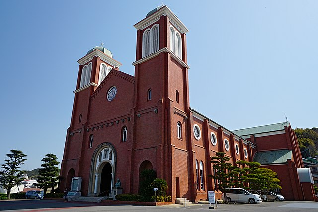カトリック浦上教会(Katedral Cinta di Bawah Langit Biru): "Simfoni Damai di Antara Doa"