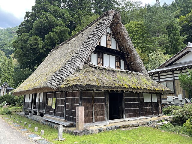 羽馬家住宅 (南砺市田向)(Rumah Keluarga Haba): "Jejak Sejarah di Antara Alam"