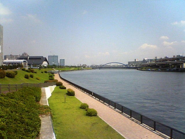 隅田川テラス(Teras Sungai Sumida): "Siluet Senja di Ujung Sungai"
