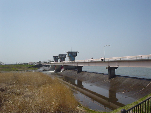 福岡堰(Sungai Harapan): "Aliran Cinta di Ujung Senja"