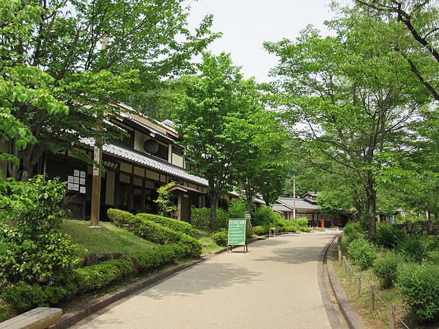 ぎふ清流里山公園(Park Hutan Aliran Jernih Gifu): "Harmoni Alam di Pelukan Sungai"