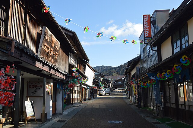 岩村町本通り(Jalan Utama Iwamura): "Jejak Sejarah di Antara Keindahan"