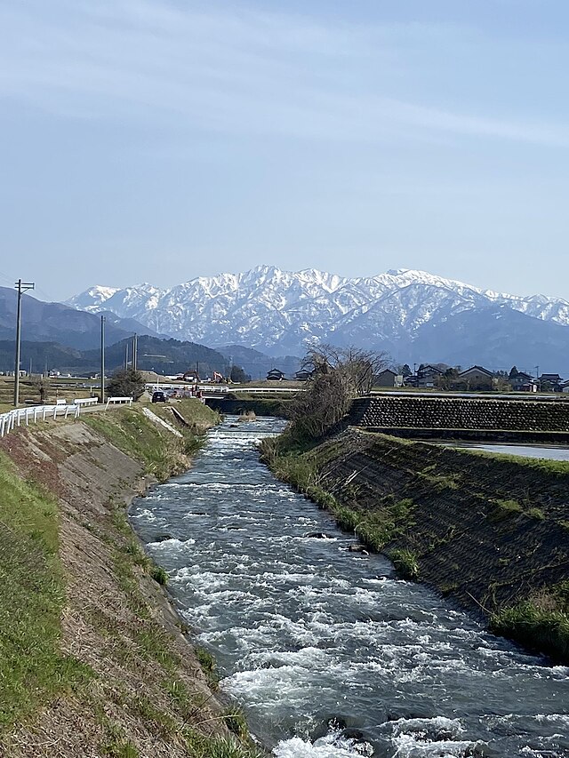 舟川 (富山県)(Sungai Perahu): "Melodi Air di Lembah Damai"