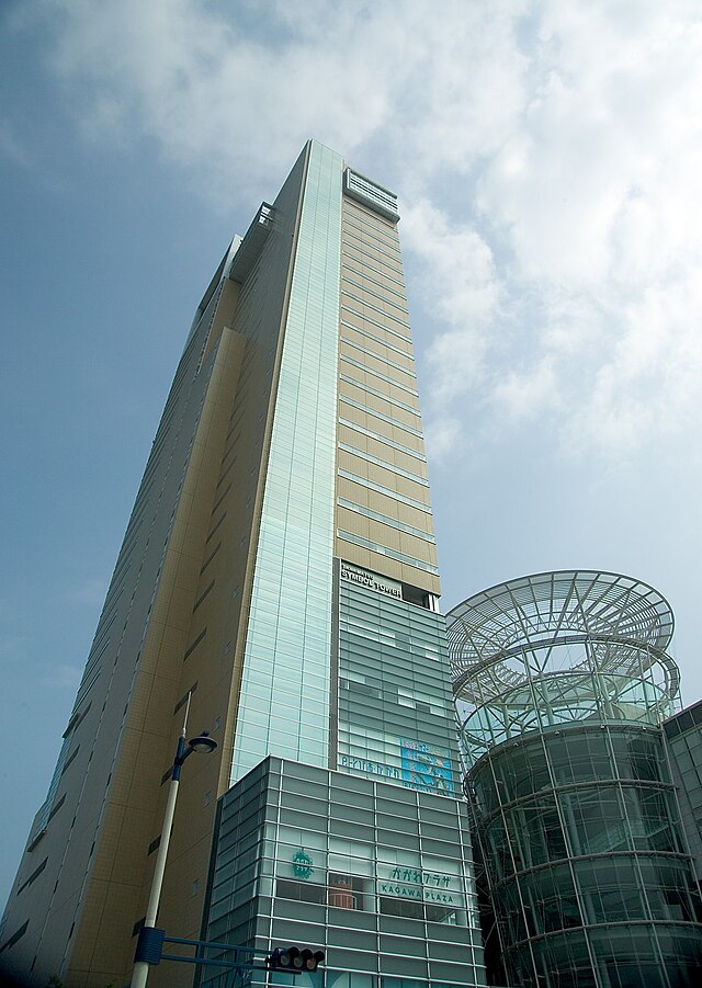 高松シンボルタワー(Tower Simbol Takamatsu): "Menara Harapan di Langit Takamatsu"
